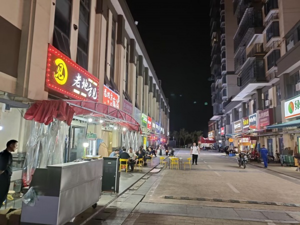 843270 工业园学校旁 日营业额1万以上 夜宵店优价转让 843270 工业园学校旁 日营业额1万以上 夜宵店优价转让