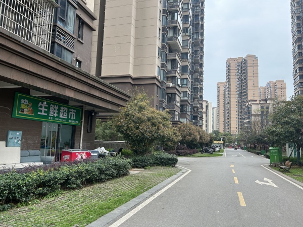 84432 天心区大型小区头铺日营业6千商超生鲜百货优价转让 84432 天心区大型小区头铺日营业6千商超生鲜百货优价转让