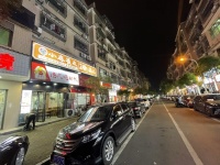 643255捡漏！万人大学美食街餐饮店低价转让（可空转无限制）