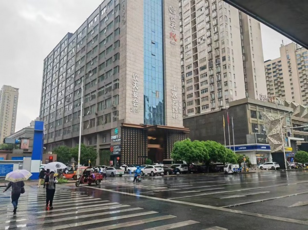 844117 芙蓉区政府地铁口100平港式烧腊店优价转让 844117 芙蓉区政府地铁口100平港式烧腊店优价转让