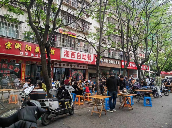 844117 芙蓉区政府地铁口100平港式烧腊店优价转让 844117 芙蓉区政府地铁口100平港式烧腊店优价转让