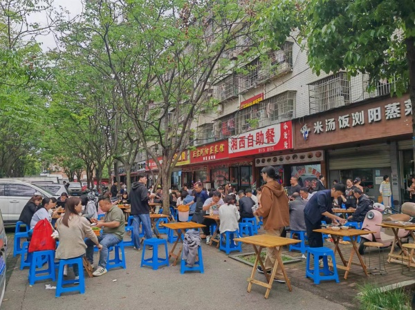 844117 芙蓉区政府地铁口100平港式烧腊店优价转让 844117 芙蓉区政府地铁口100平港式烧腊店优价转让