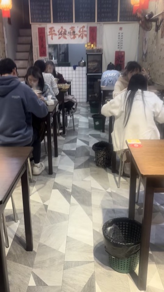844192 火爆!岳麓区大学城学生公寓门口66平餐饮店转让 844192 火爆!岳麓区大学城学生公寓门口66平餐饮店转让