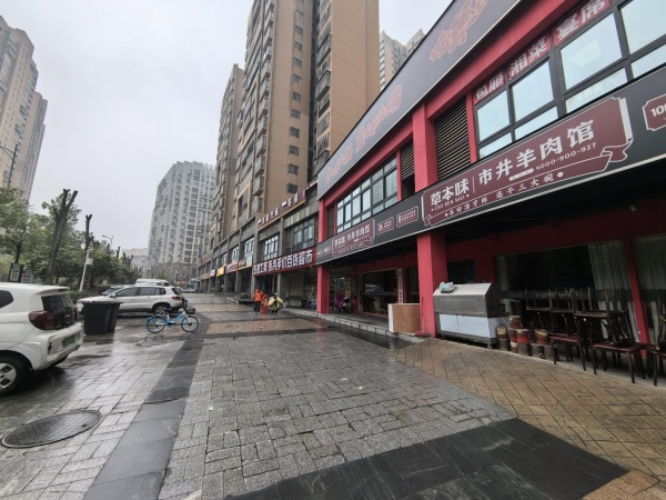 844229 梅溪湖大型小区长梅中学正对面165平临街门面出租 844229 梅溪湖大型小区长梅中学正对面165平临街门面出租