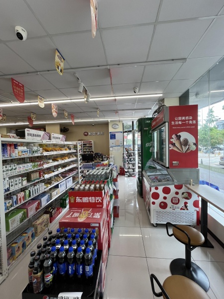 84575 火爆!两大学两小区中间路口拐角头铺品牌超市低价转! 84575 火爆!两大学两小区中间路口拐角头铺品牌超市低价转!