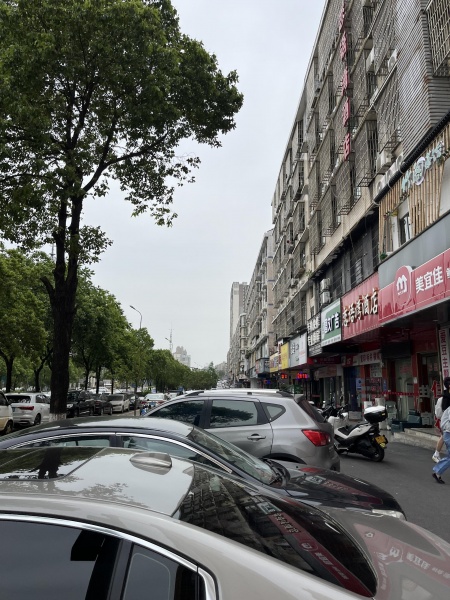 84575 火爆!两大学两小区中间路口拐角头铺品牌超市低价转! 84575 火爆!两大学两小区中间路口拐角头铺品牌超市低价转!