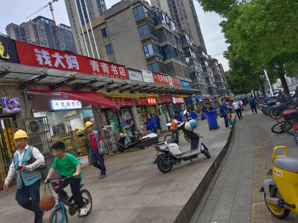 84594 岳麓区长郡双语中学出入口正对面临街精装餐馆低价转让 84594 岳麓区长郡双语中学出入口正对面临街精装餐馆低价转让