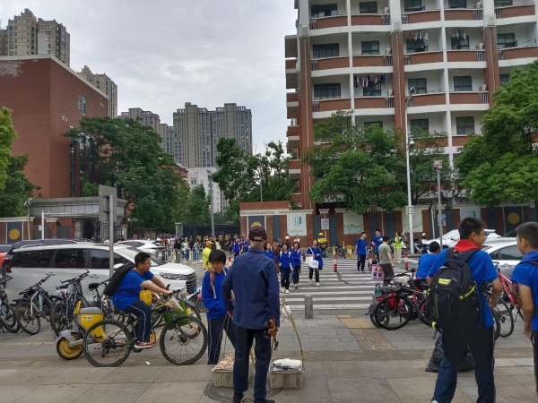 84594 岳麓区长郡双语中学出入口正对面临街精装餐馆低价转让 84594 岳麓区长郡双语中学出入口正对面临街精装餐馆低价转让