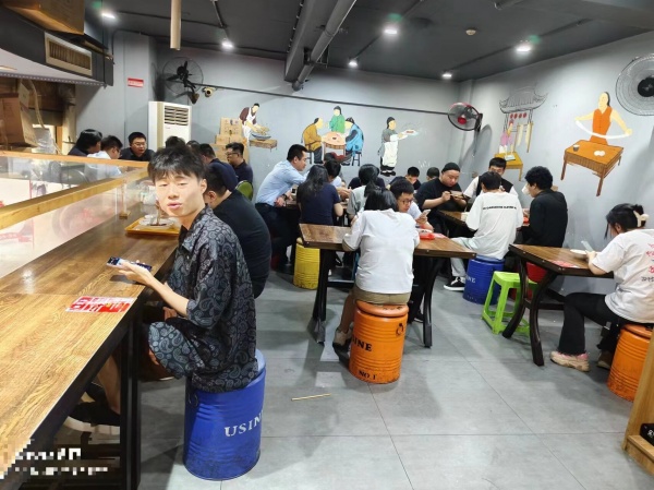 845219 月入2万5以上麓谷工业园出入口临街精装餐馆优价转让 845219 月入2万5以上麓谷工业园出入口临街精装餐馆优价转让