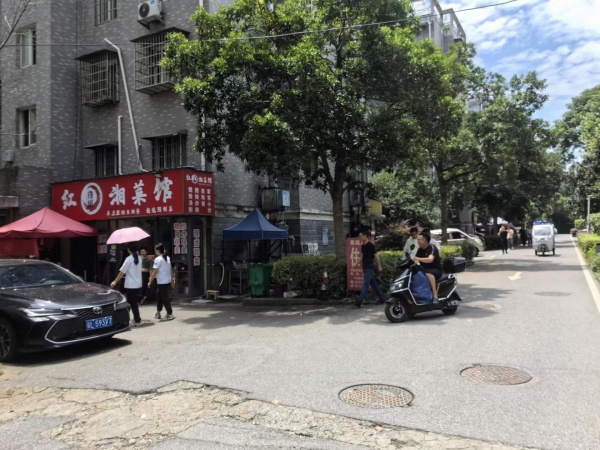 84725 4.5万急转核心商圈麓谷国际工业园出入口拐角门面 84725 4.5万急转核心商圈麓谷国际工业园出入口拐角门面