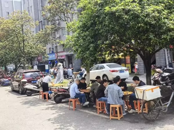 84725 4.5万急转核心商圈麓谷国际工业园出入口拐角门面 84725 4.5万急转核心商圈麓谷国际工业园出入口拐角门面