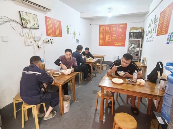 84725 4.5万急转核心商圈麓谷国际工业园出入口拐角门面 84725 4.5万急转核心商圈麓谷国际工业园出入口拐角门面
