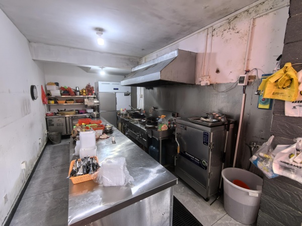 84725 4.5万急转核心商圈麓谷国际工业园出入口拐角门面 84725 4.5万急转核心商圈麓谷国际工业园出入口拐角门面