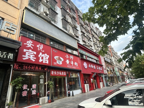 547129直租!星沙华润置地广场临街145平旺铺出租,无转让费! 547129直租!星沙华润置地广场临街145平旺铺出租,无转让费!