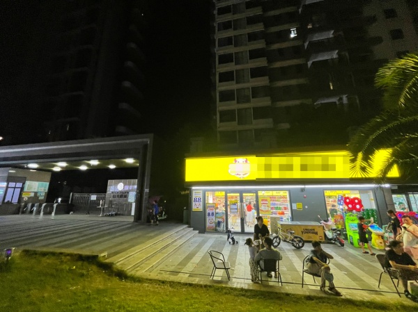 847246小区出入口头铺独家日营7.5k品牌零食店优价转让(可蹲点)(入住率50%) 847246小区出入口头铺独家日营7.5k品牌零食店优价转让(可蹲点)(入住率50%)