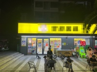 847246小区出入口头铺独家日营7.5k品牌零食店优价转让(可蹲点)(入住率50%)