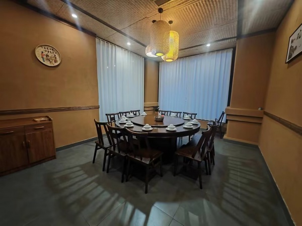 74813天心区大学旁高档小区临街330平餐饮门店低价转让 74813天心区大学旁高档小区临街330平餐饮门店低价转让
