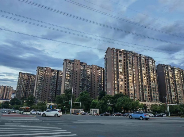 74813天心区大学旁高档小区临街330平餐饮门店低价转让 74813天心区大学旁高档小区临街330平餐饮门店低价转让