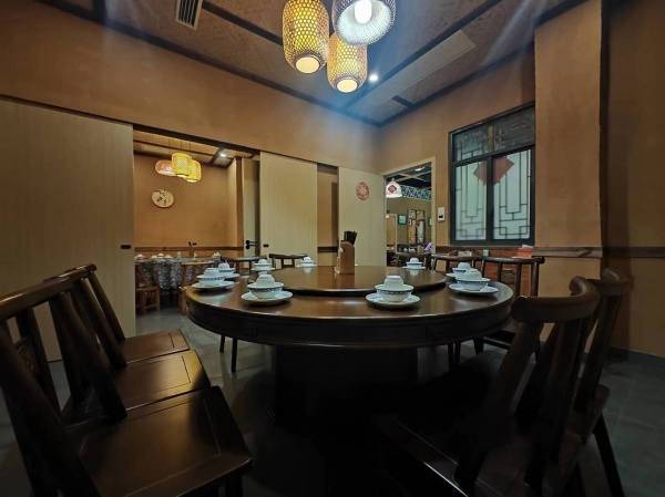 74813天心区大学旁高档小区临街330平餐饮门店低价转让 74813天心区大学旁高档小区临街330平餐饮门店低价转让