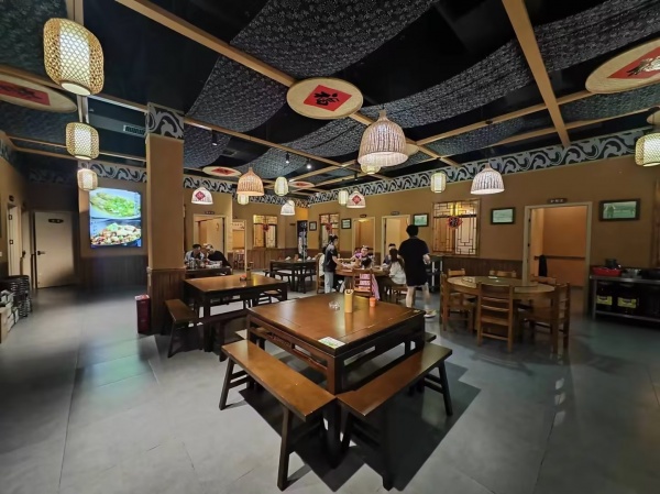 74813天心区大学旁高档小区临街330平餐饮门店低价转让 74813天心区大学旁高档小区临街330平餐饮门店低价转让