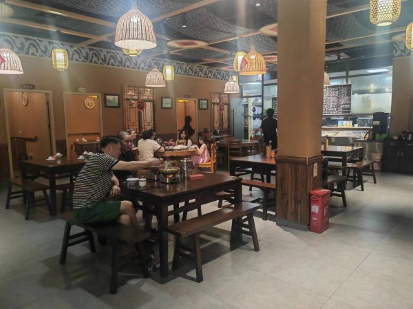 74813天心区大学旁高档小区临街330平餐饮门店低价转让 74813天心区大学旁高档小区临街330平餐饮门店低价转让