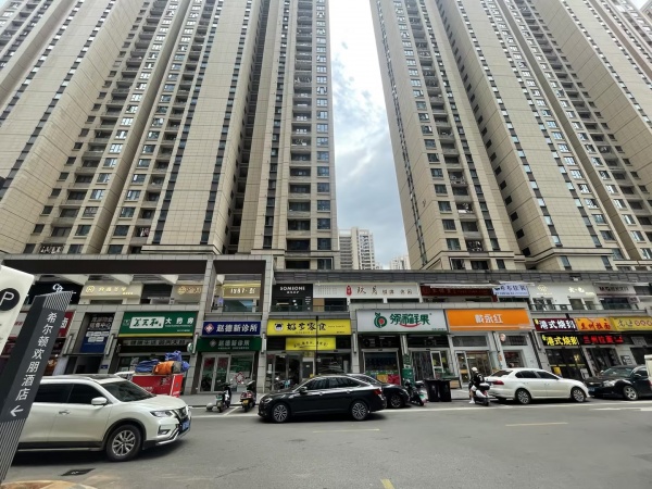 848112 好码头!龙湖春江商业街临街60平餐饮店优价转让 848112 好码头!龙湖春江商业街临街60平餐饮店优价转让