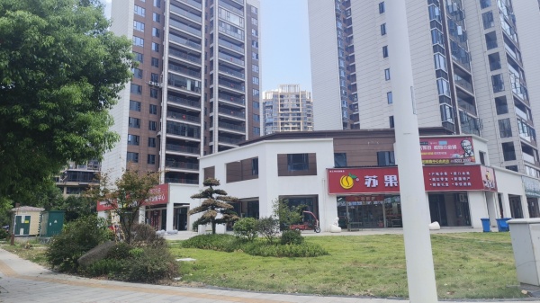 84906 学校旁!滨江学府出入口120平拐角门面(可分租) 84906 学校旁!滨江学府出入口120平拐角门面(可分租)