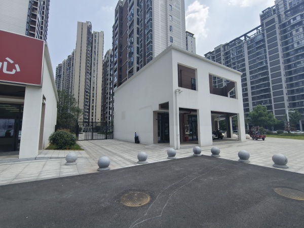 84906 学校旁!滨江学府出入口120平拐角门面(可分租) 84906 学校旁!滨江学府出入口120平拐角门面(可分租)