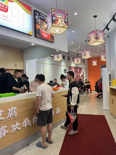 649120月亮岛日营3000左右臭豆腐小吃店低价转让 649120月亮岛日营3000左右臭豆腐小吃店低价转让