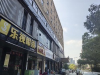 649143网红打卡地德思勤商圈临街门面低价转让
