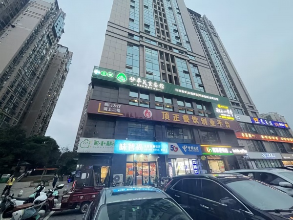 849179 万象公馆精装9个包棋牌室优价转让 849179 万象公馆精装9个包棋牌室优价转让