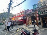 849196   地铁口美食街4个台球桌10个包间棋牌室优价转让