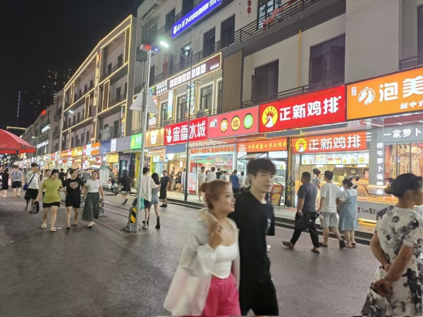 849254 6.8万急转!零食很忙和茶颜悦色正对面30平店 849254 6.8万急转!零食很忙和茶颜悦色正对面30平店