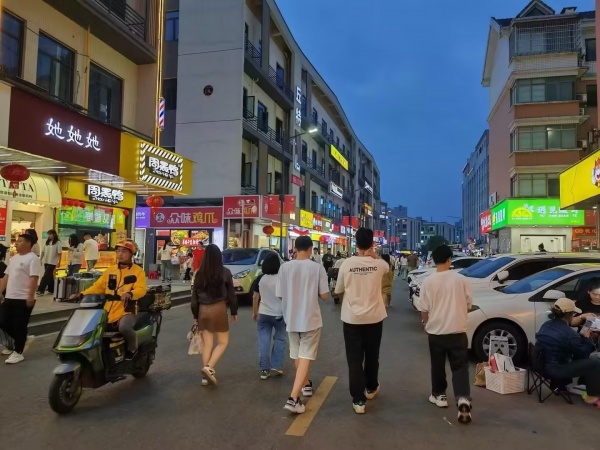 849254 6.8万急转!零食很忙和茶颜悦色正对面30平店 849254 6.8万急转!零食很忙和茶颜悦色正对面30平店