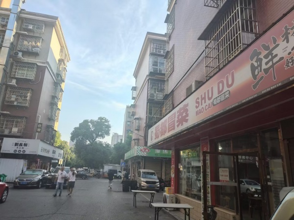 841012 芙蓉区金科佳苑主街三门头80平餐饮店低价转让 841012 芙蓉区金科佳苑主街三门头80平餐饮店低价转让