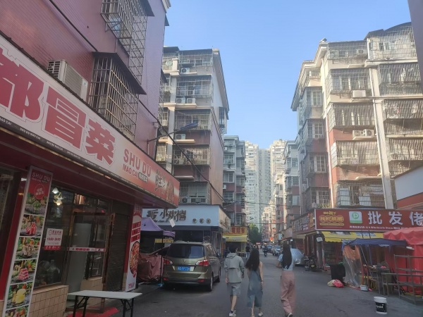 841012 芙蓉区金科佳苑主街三门头80平餐饮店低价转让 841012 芙蓉区金科佳苑主街三门头80平餐饮店低价转让