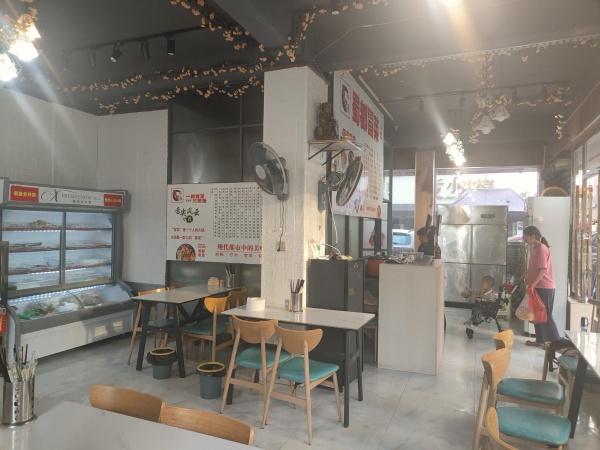 841012 芙蓉区金科佳苑主街三门头80平餐饮店低价转让 841012 芙蓉区金科佳苑主街三门头80平餐饮店低价转让