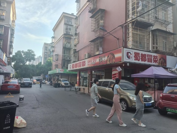 841012 芙蓉区金科佳苑主街三门头80平餐饮店低价转让 841012 芙蓉区金科佳苑主街三门头80平餐饮店低价转让