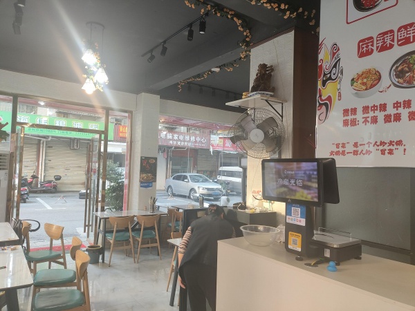 841012 芙蓉区金科佳苑主街三门头80平餐饮店低价转让 841012 芙蓉区金科佳苑主街三门头80平餐饮店低价转让