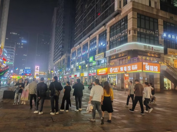 841078 德思勤城市广场夜市主街螺蛳粉店转让带前面摊位(可空转) 841078 德思勤城市广场夜市主街螺蛳粉店转让带前面摊位(可空转)