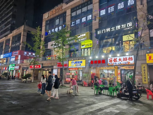841078 德思勤城市广场夜市主街螺蛳粉店转让带前面摊位(可空转) 841078 德思勤城市广场夜市主街螺蛳粉店转让带前面摊位(可空转)