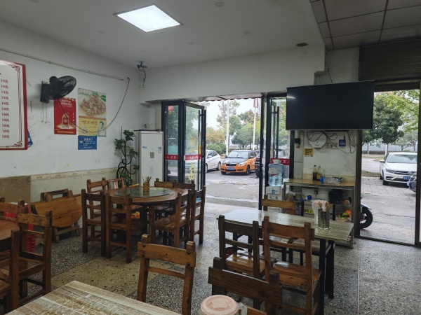 841092 望城工厂物流园对面日均3000餐饮店低价转让 841092 望城工厂物流园对面日均3000餐饮店低价转让