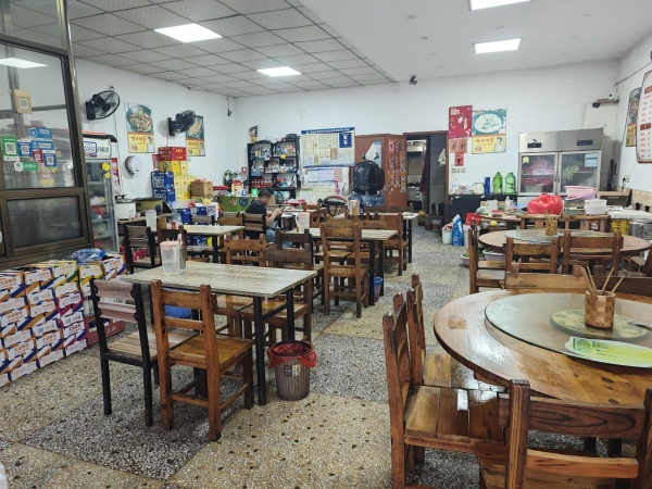 841092 望城工厂物流园对面日均3000餐饮店低价转让 841092 望城工厂物流园对面日均3000餐饮店低价转让