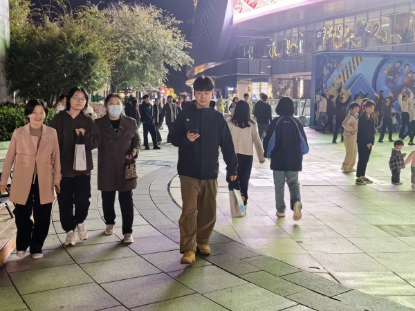 8410171 直租!金茂揽秀城商场内投资了30多万美发沙龙店 8410171 直租!金茂揽秀城商场内投资了30多万美发沙龙店