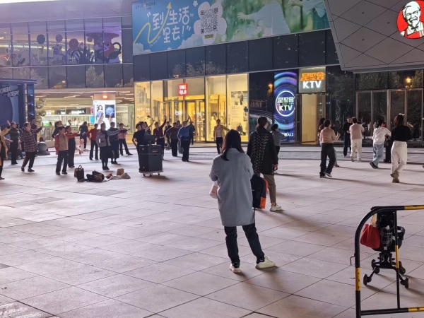 8410171 直租!金茂揽秀城商场内投资了30多万美发沙龙店 8410171 直租!金茂揽秀城商场内投资了30多万美发沙龙店