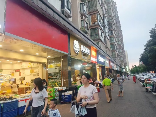 7410210天心区大型小区出入口日营7k+生鲜店低价转让 7410210天心区大型小区出入口日营7k+生鲜店低价转让