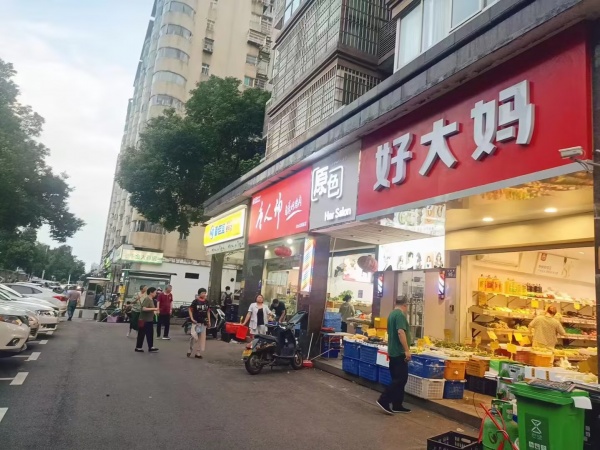 7410210天心区大型小区出入口日营7k+生鲜店低价转让 7410210天心区大型小区出入口日营7k+生鲜店低价转让