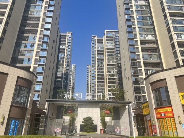 6410224雨花区1600户高端小区唯一出入口头铺二铺门面出租:优先考虑便利店、超市、水果、生鲜。 6410224雨花区1600户高端小区唯一出入口头铺二铺门面出租:优先考虑便利店、超市、水果、生鲜。