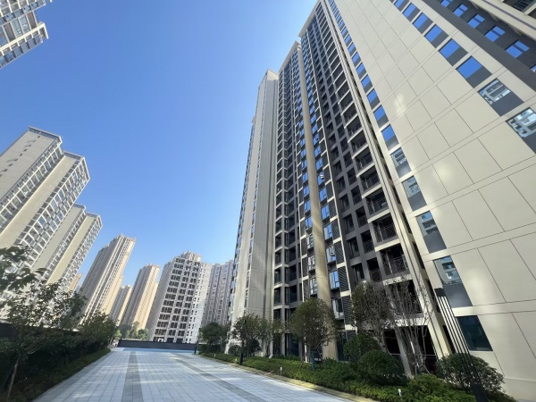 6410224雨花区1600户高端小区唯一出入口头铺二铺门面出租:优先考虑便利店、超市、水果、生鲜。 6410224雨花区1600户高端小区唯一出入口头铺二铺门面出租:优先考虑便利店、超市、水果、生鲜。