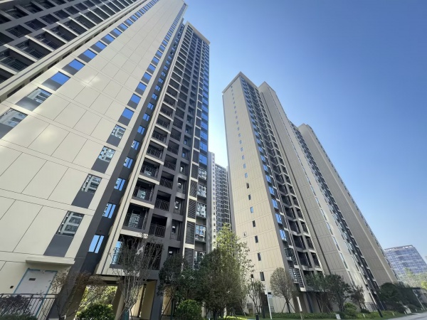 6410224雨花区1600户高端小区唯一出入口头铺二铺门面出租:优先考虑便利店、超市、水果、生鲜。 6410224雨花区1600户高端小区唯一出入口头铺二铺门面出租:优先考虑便利店、超市、水果、生鲜。